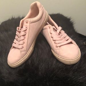 Blush Nautica sneakers